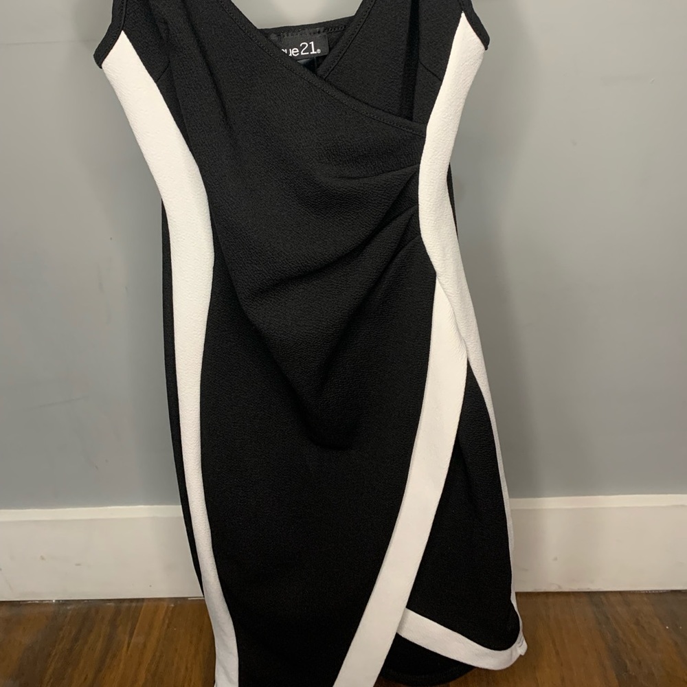 Size: S Color: Black and White